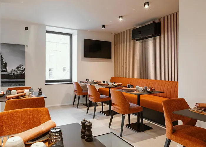 Cc Nomie Hotel Restaurant